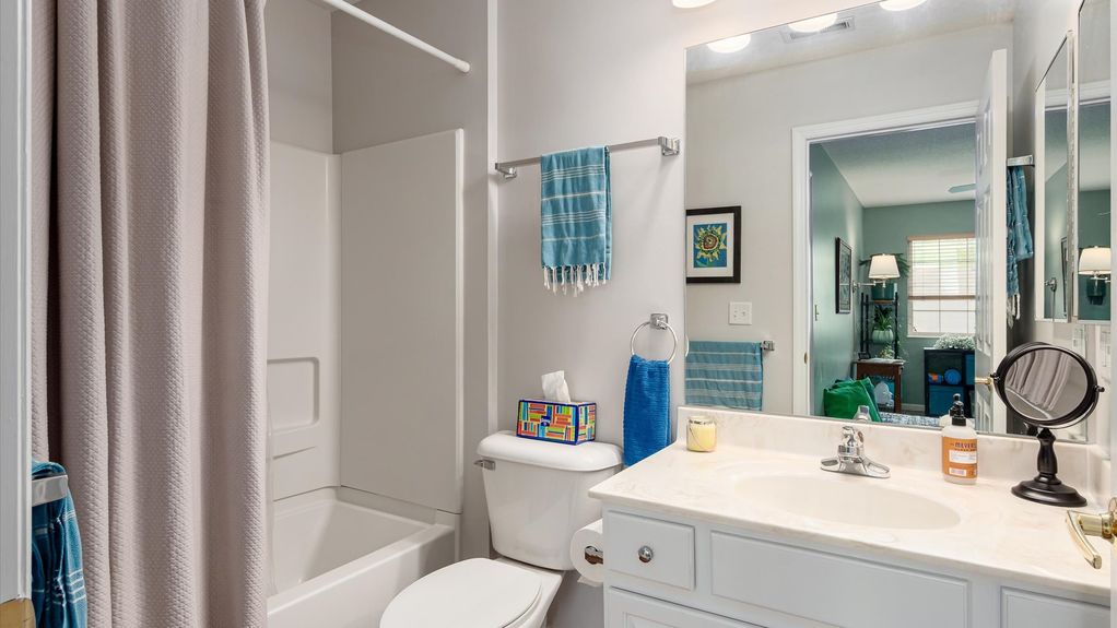 18-z 669 Kensington Dr075