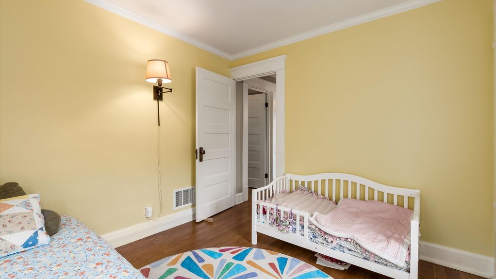 18-zj 337 N Pearl St084