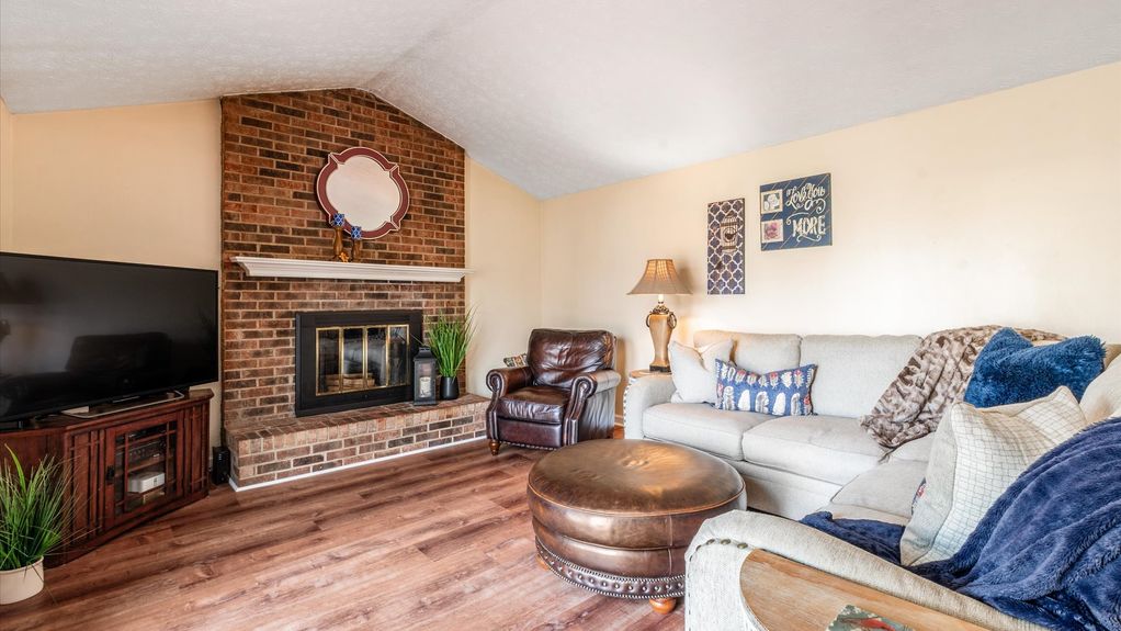 19-zj 110 Canterberry Ln SW051