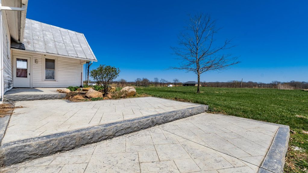 21-zj 12428 North St071-2