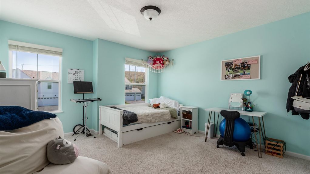 22-zj 199 Auburn Dr091