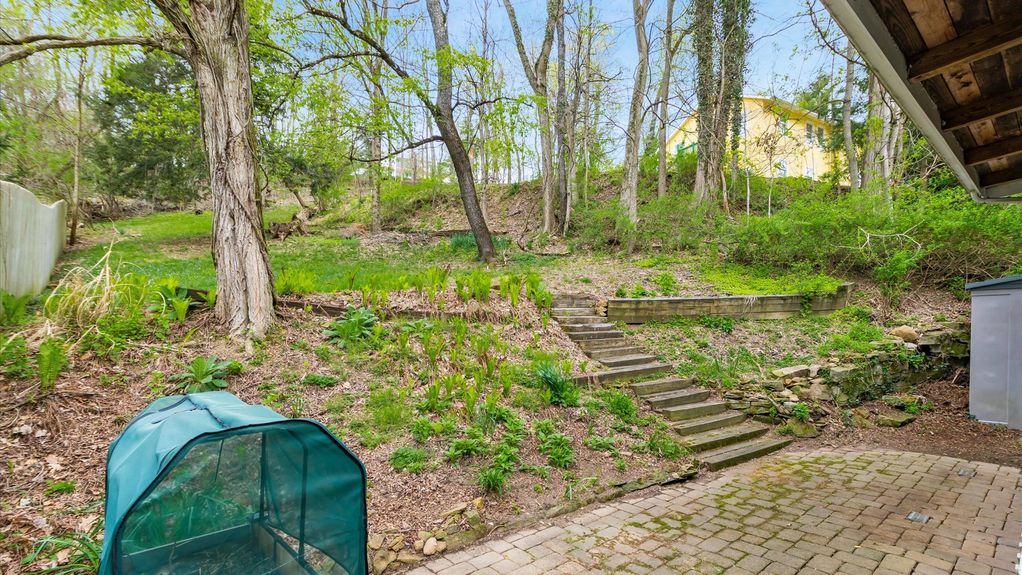 22-zj 337 N Pearl St110