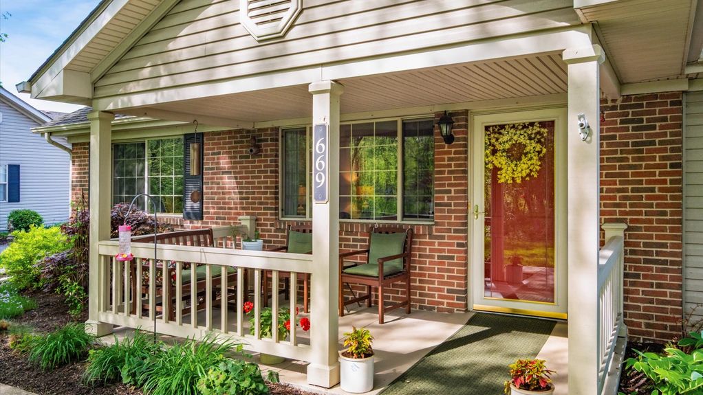 24-z 669 Kensington Dr095