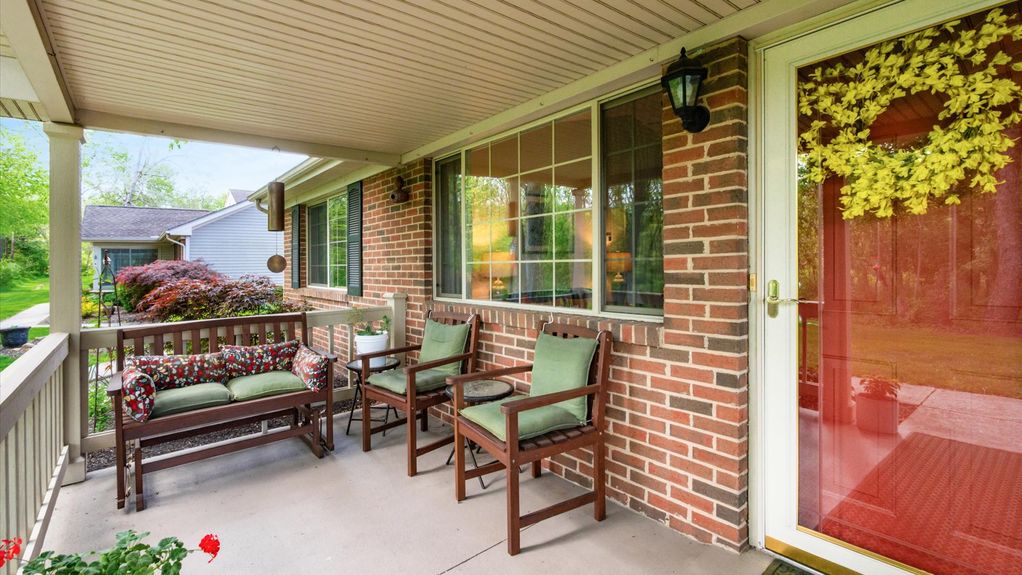 25-z 669 Kensington Dr096