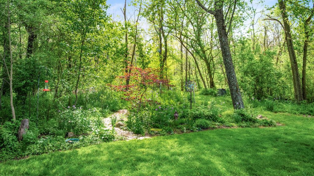 27-z 669 Kensington Dr099