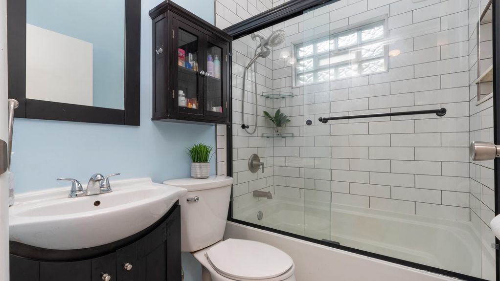 10-zj 321 Seneca Dr036