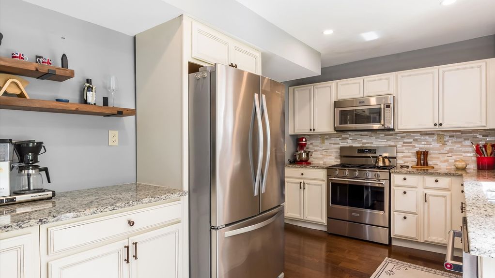 11-zj 1356 Welsh Hills Rd NE031
