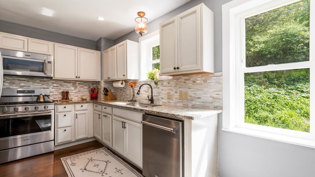 12-zj 1356 Welsh Hills Rd NE033
