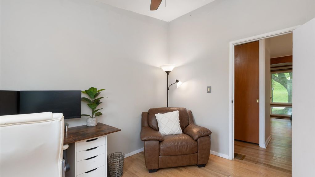 12-zj 321 Seneca Dr042