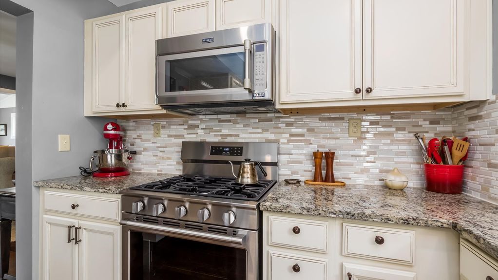 13-zj 1356 Welsh Hills Rd NE044