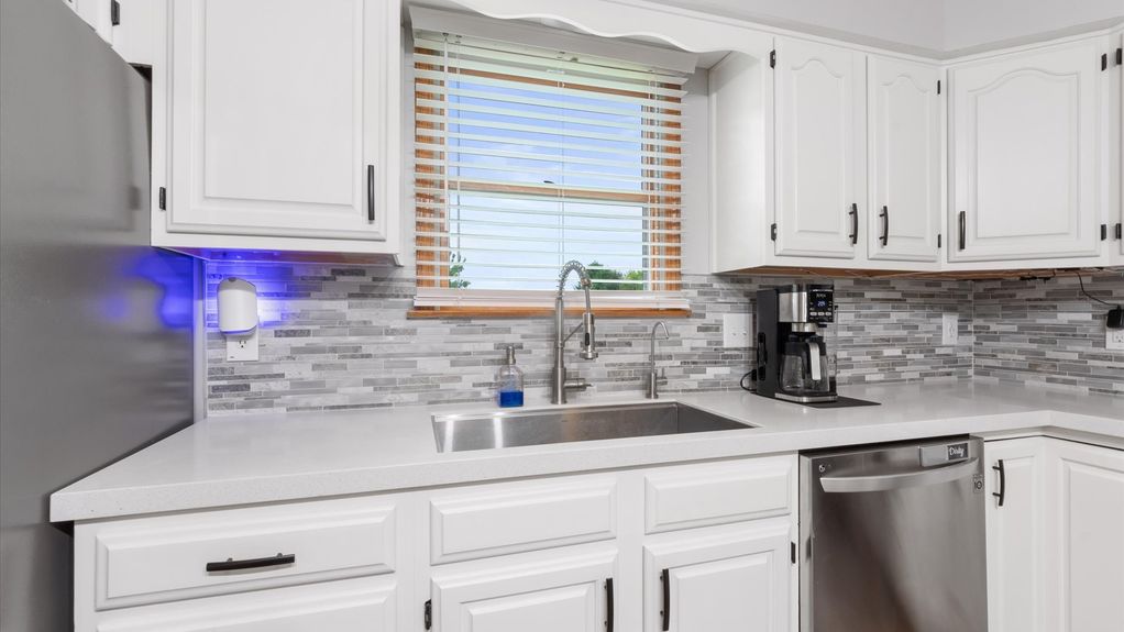 15-zj 8261 York Rd SW021