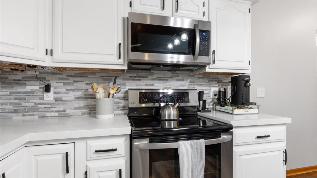 18-zj 8261 York Rd SW030