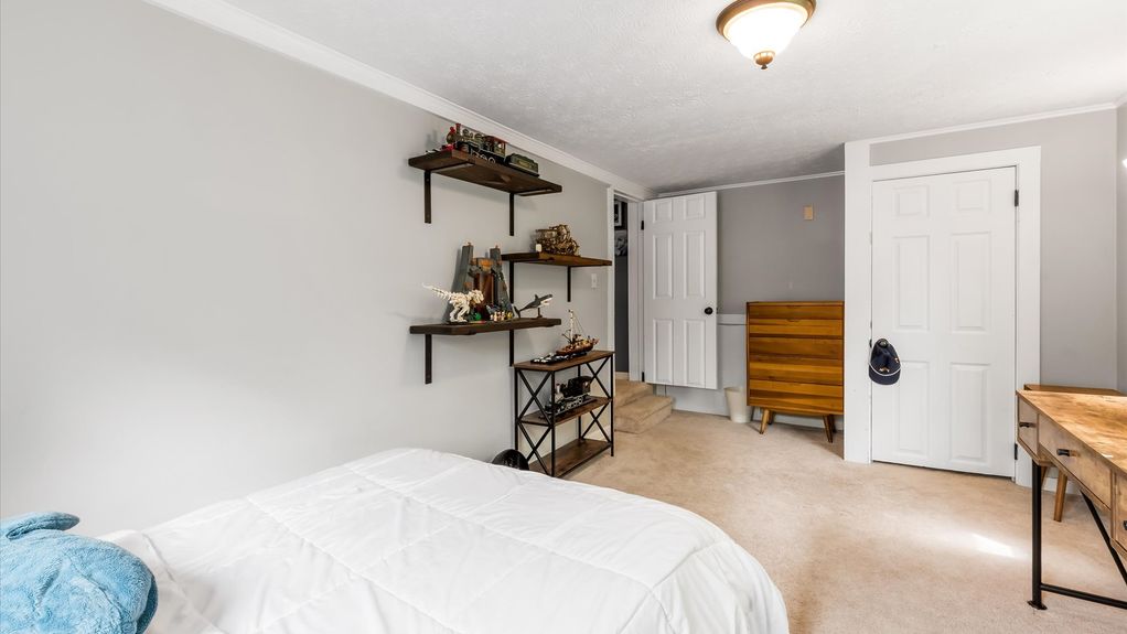 19-zj 1356 Welsh Hills Rd NE070