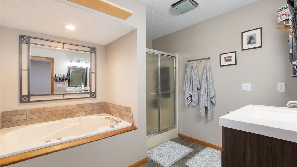 22-zj 8261 York Rd SW039