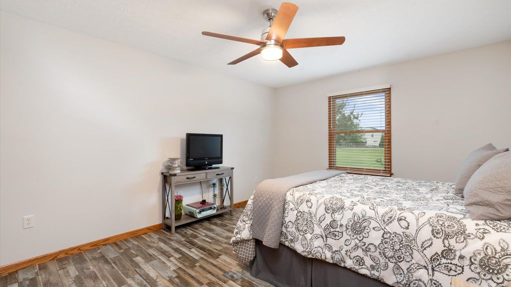 25-zj 8261 York Rd SW047