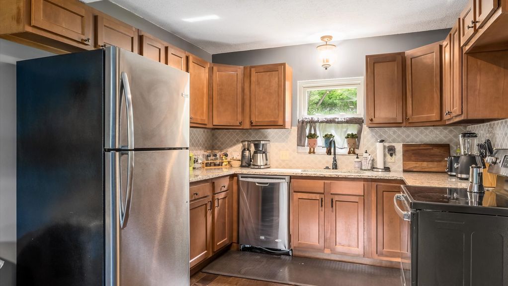 27-zj 1356 Welsh Hills Rd NE100