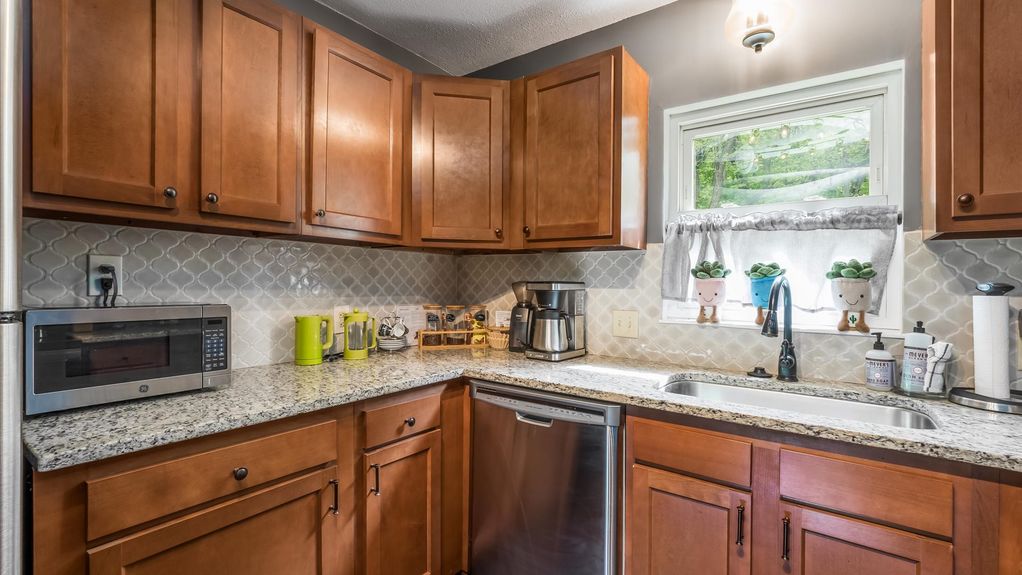 28-zj 1356 Welsh Hills Rd NE103