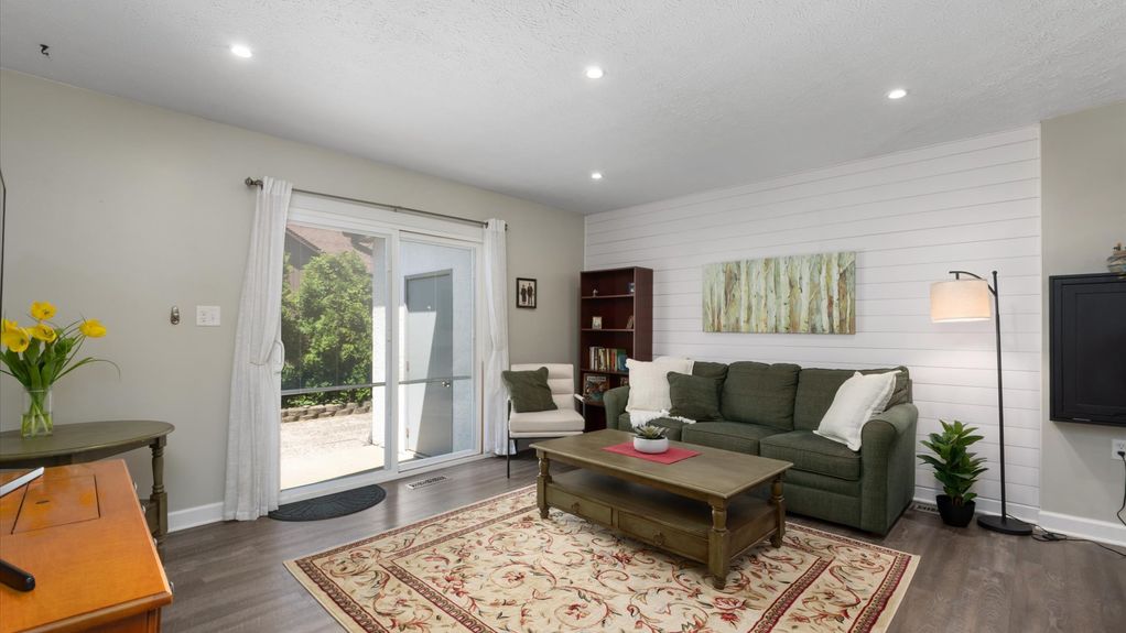 14-zj 1366 Londondale Pkwy040