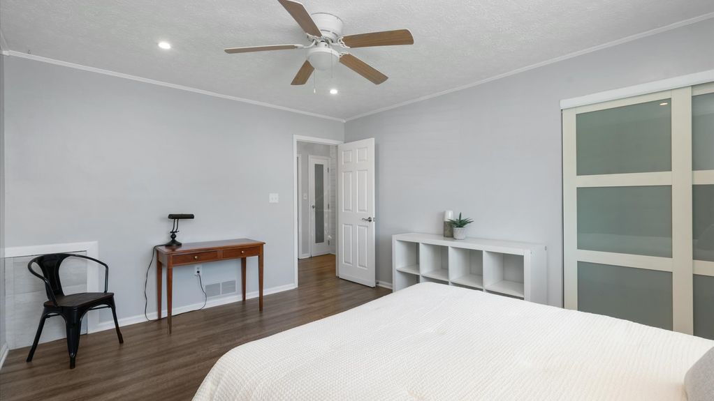 18-zj 1366 Londondale Pkwy050