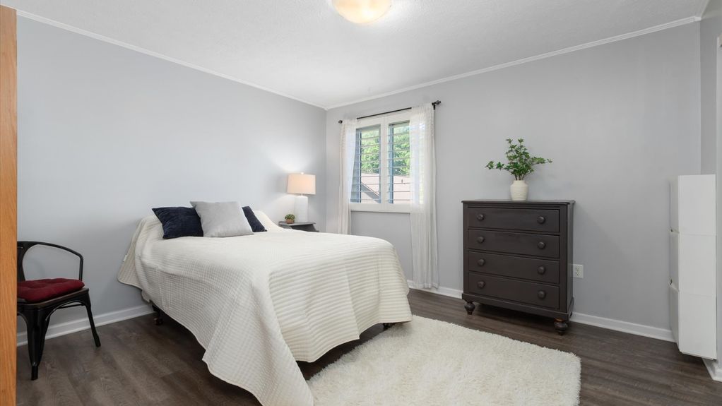 20-zj 1366 Londondale Pkwy054