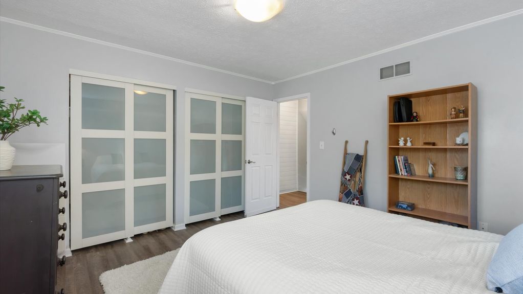 21-zj 1366 Londondale Pkwy057