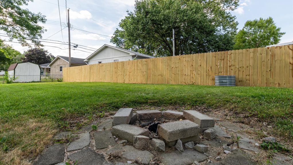 08-z 473 Barwood Dr012