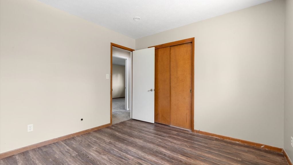 11-zj 18 Pine Village Dr039