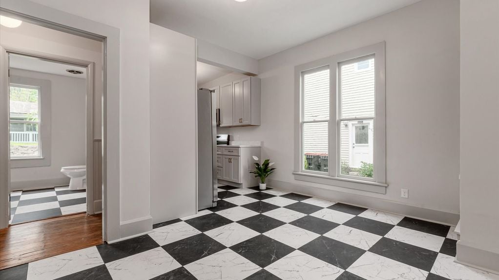 12-zj 423 Hudson Ave030