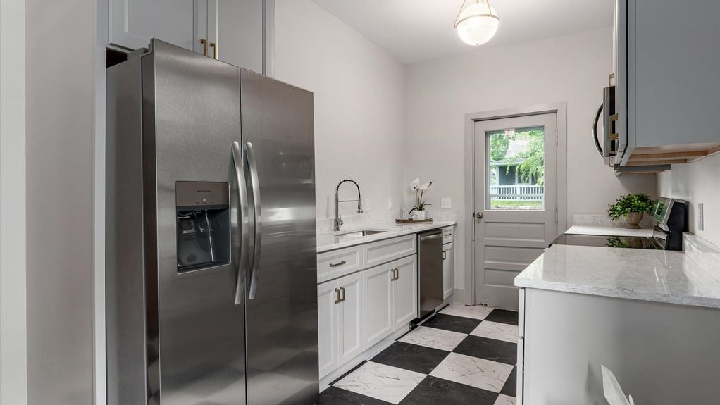 14-zj 423 Hudson Ave036