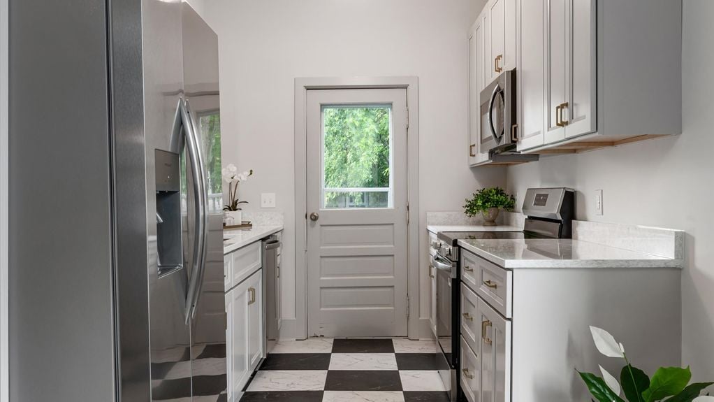 16-zj 423 Hudson Ave042