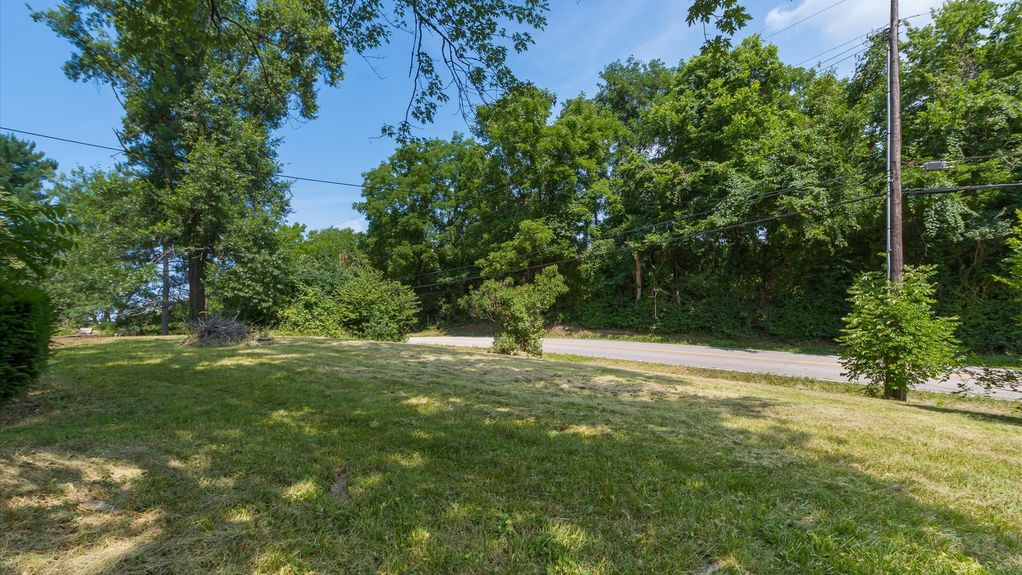 20-zj 18 Pine Village Dr062