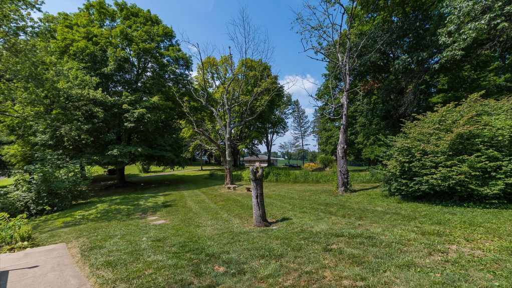 21-zj 18 Pine Village Dr068