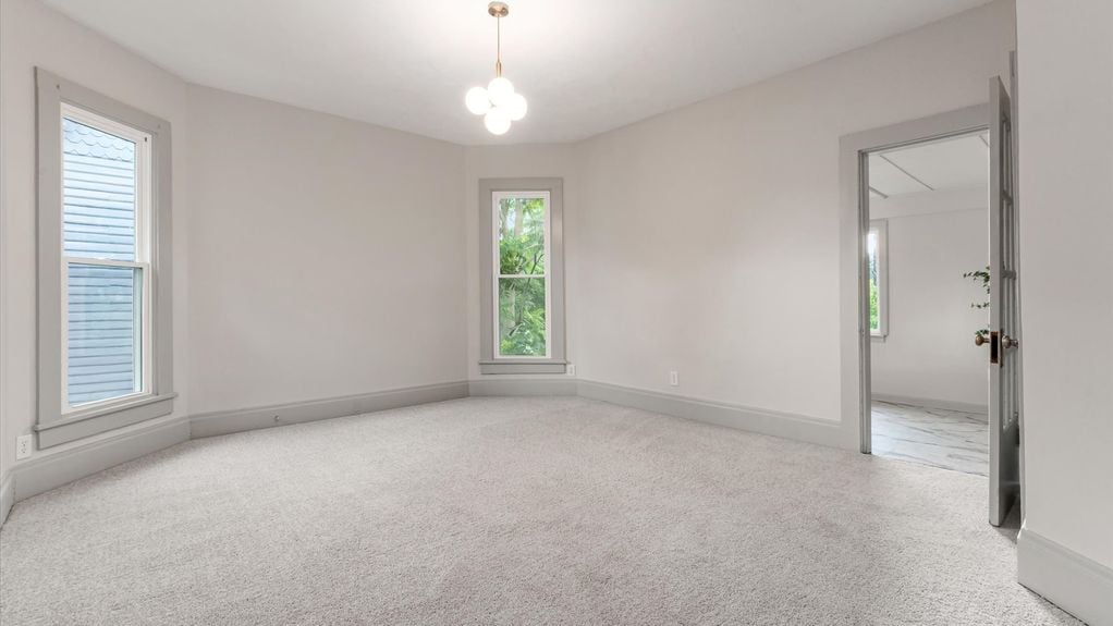 21-zj 423 Hudson Ave056