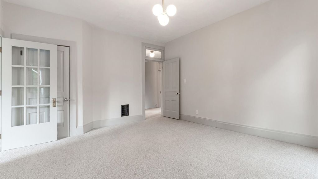 22-zj 423 Hudson Ave059