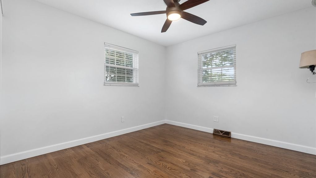 24-z 473 Barwood Dr052