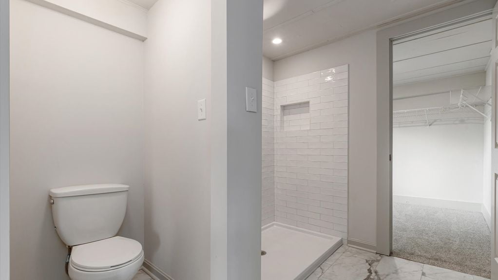 25-zj 423 Hudson Ave066