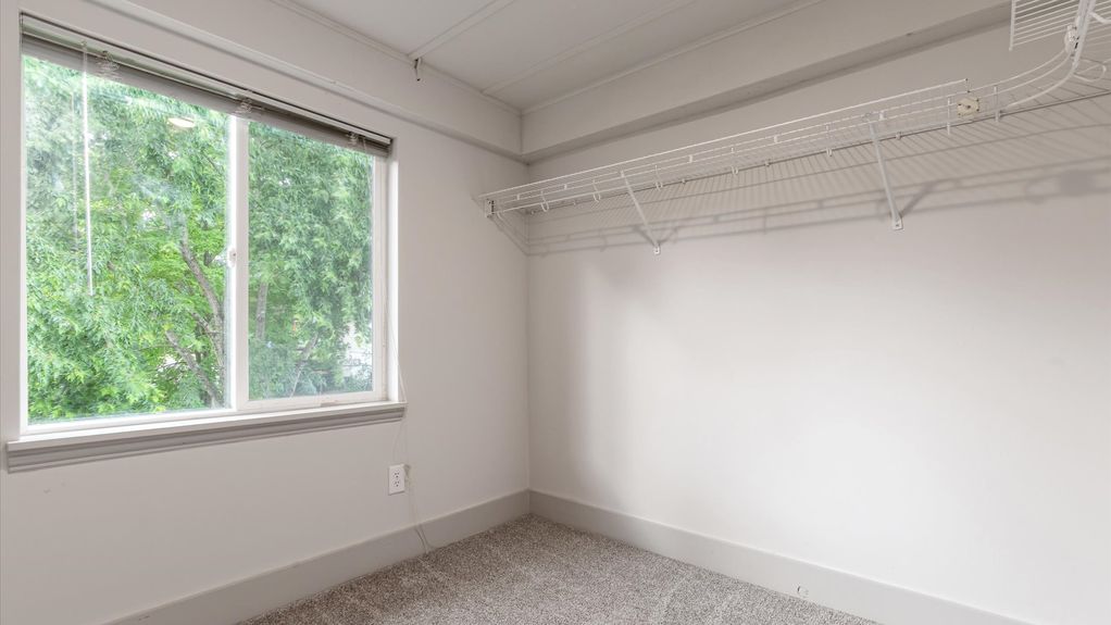 26-zj 423 Hudson Ave068