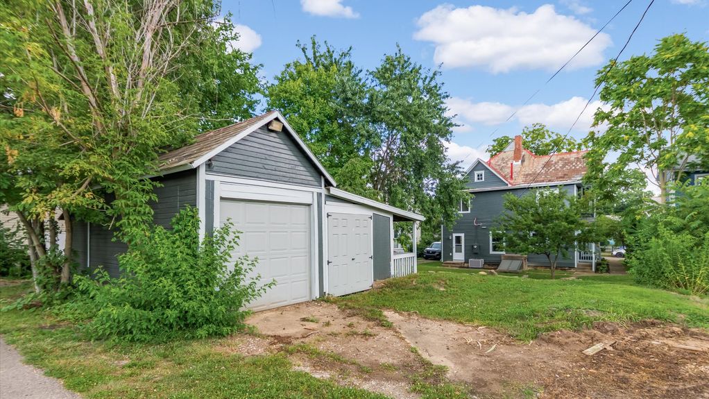 41-zj 423 Hudson Ave100