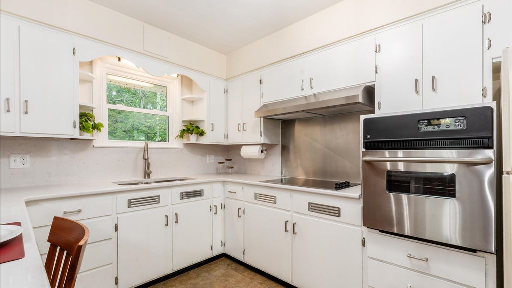 08-zj 717 Saratoga Ave022