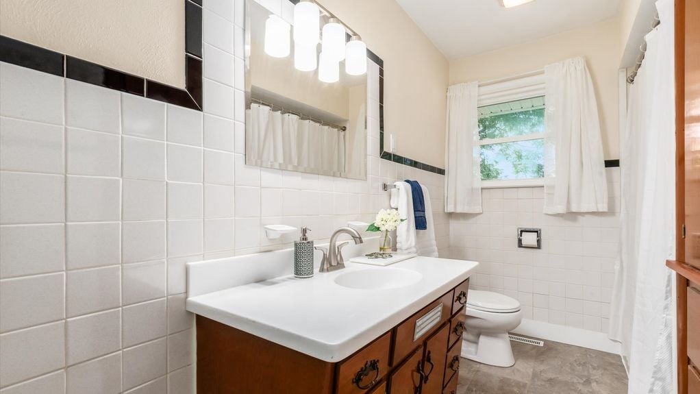 12-zj 717 Saratoga Ave044