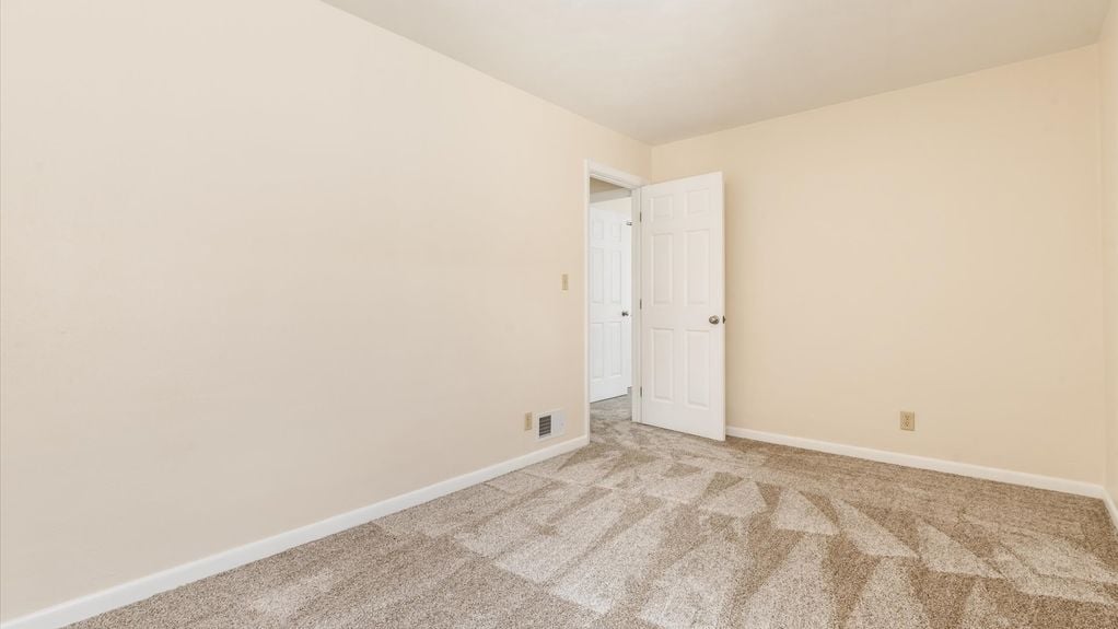 16-zj 717 Saratoga Ave055