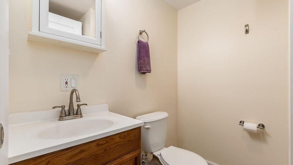 19-zj 717 Saratoga Ave068
