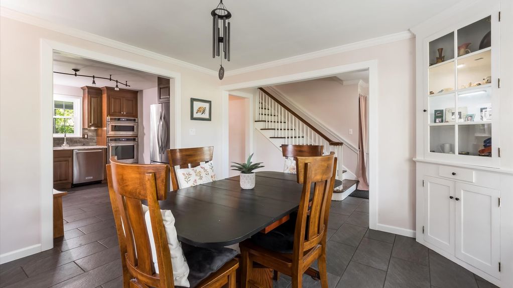 11-zj 1131 Parkview Rd039