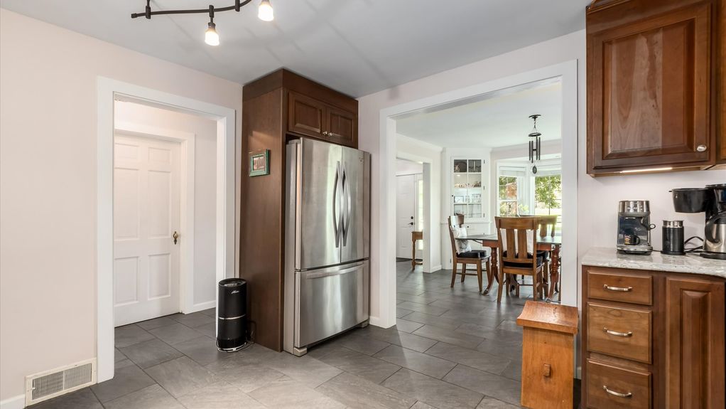 13-zj 1131 Parkview Rd048
