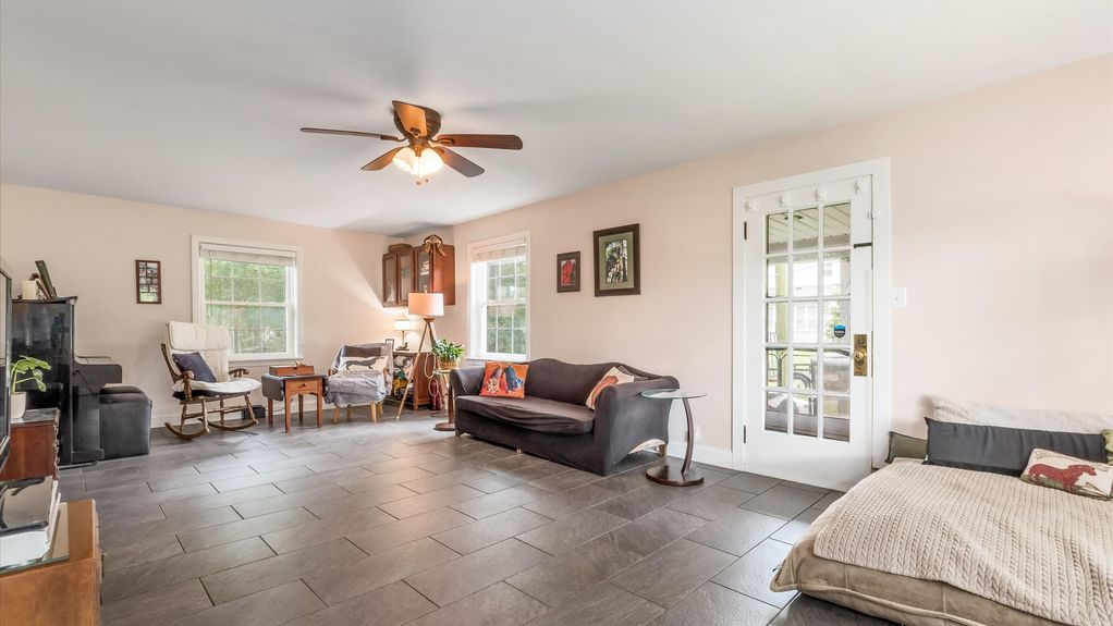15-zj 1131 Parkview Rd067