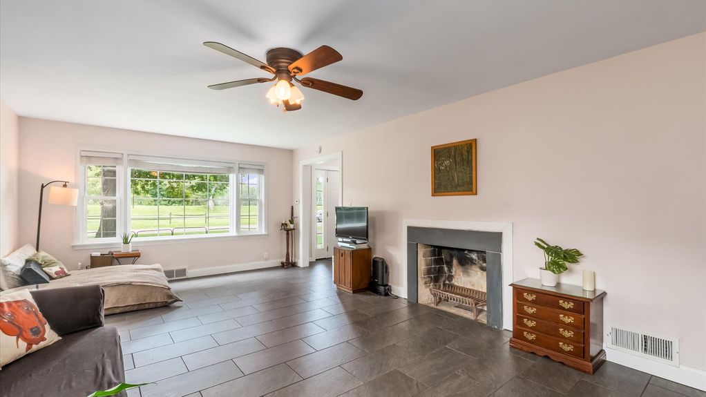 17-zj 1131 Parkview Rd073