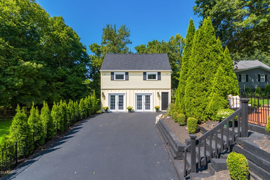 15-carriage-house