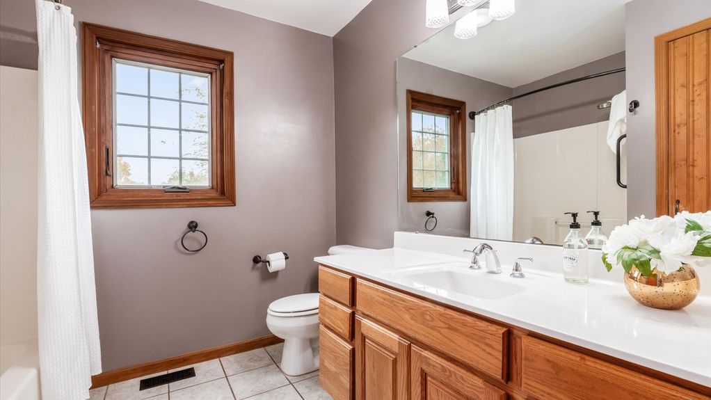 31-zj 2461 Hardscrabble Rd076