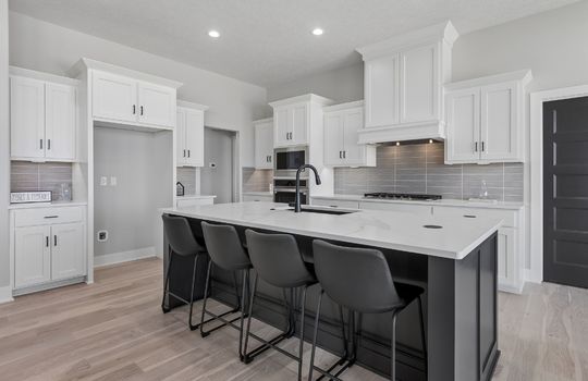 12-web-or-mls-8785 - 5502 N 213th St_012