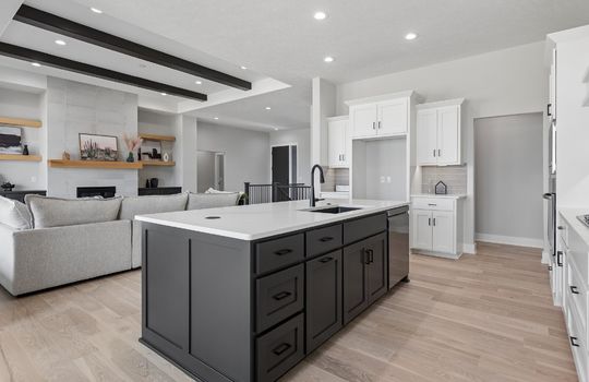 13-web-or-mls-8785 - 5502 N 213th St_013